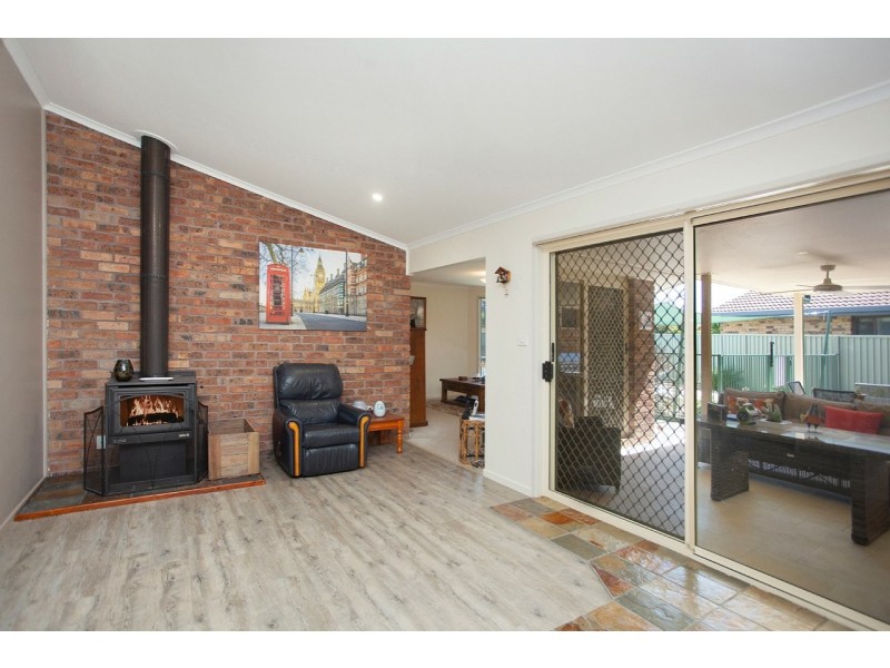 19 Pryor Crescent, Old Bar NSW 2430
