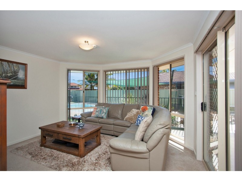 19 Pryor Crescent, Old Bar NSW 2430