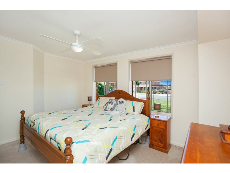 19 Pryor Crescent, Old Bar NSW 2430