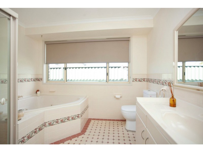 19 Pryor Crescent, Old Bar NSW 2430