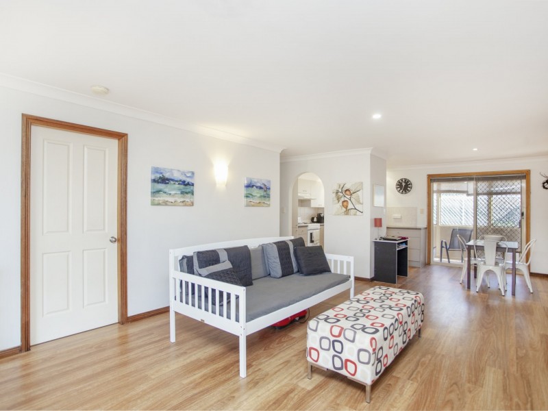 2/74 Old Bar Road, Old Bar NSW 2430