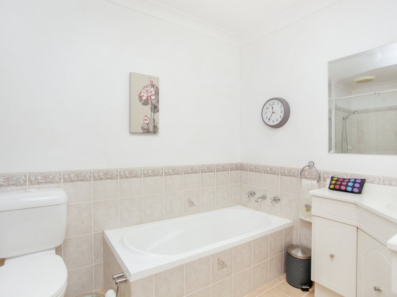 2/74 Old Bar Road, Old Bar NSW 2430