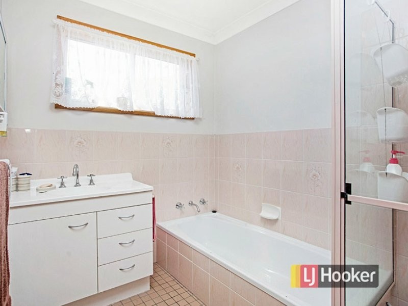 33 Gannet Crescent, Old Bar NSW 2430