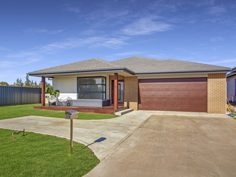 19 Tropicbird Crescent, Old Bar NSW 2430