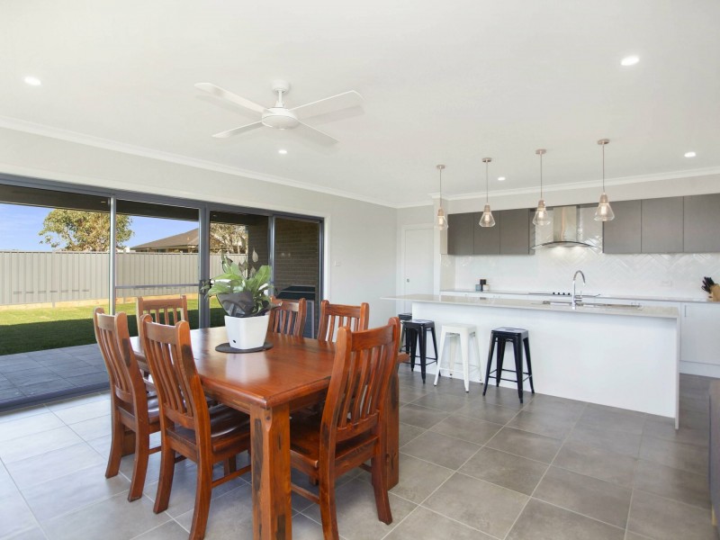 19 Tropicbird Crescent, Old Bar NSW 2430
