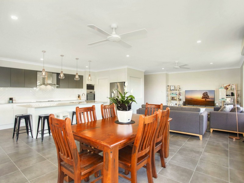 19 Tropicbird Crescent, Old Bar NSW 2430