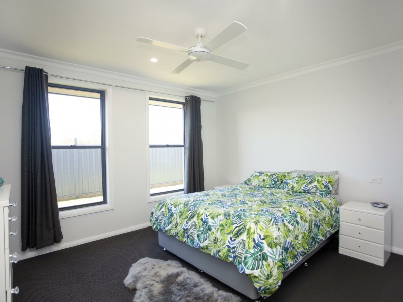 19 Tropicbird Crescent, Old Bar NSW 2430