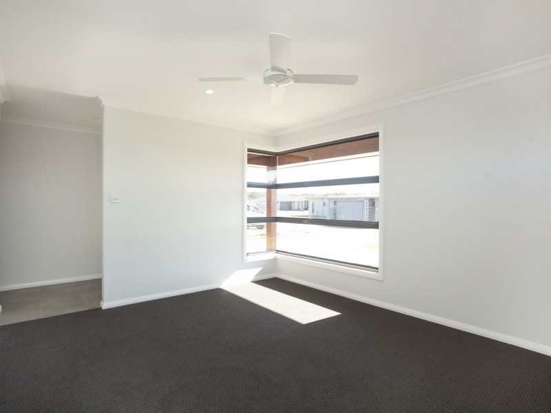 19 Tropicbird Crescent, Old Bar NSW 2430
