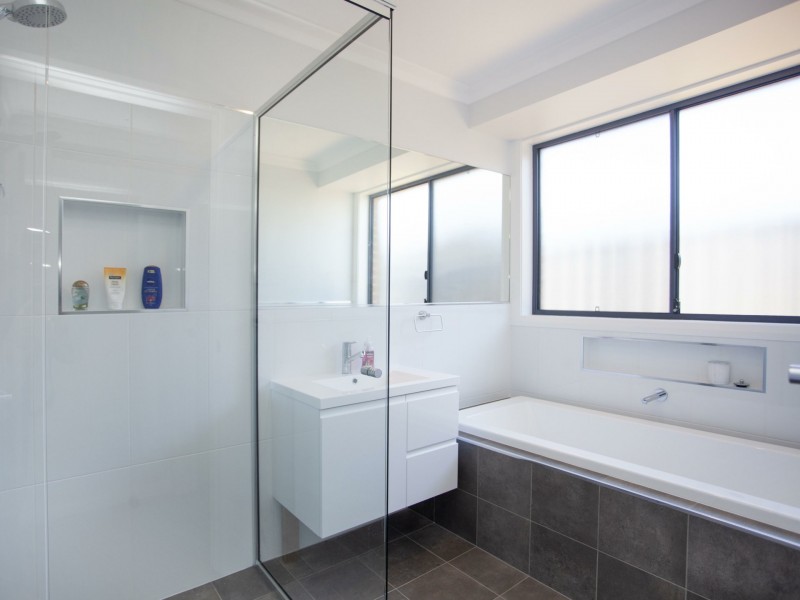 19 Tropicbird Crescent, Old Bar NSW 2430