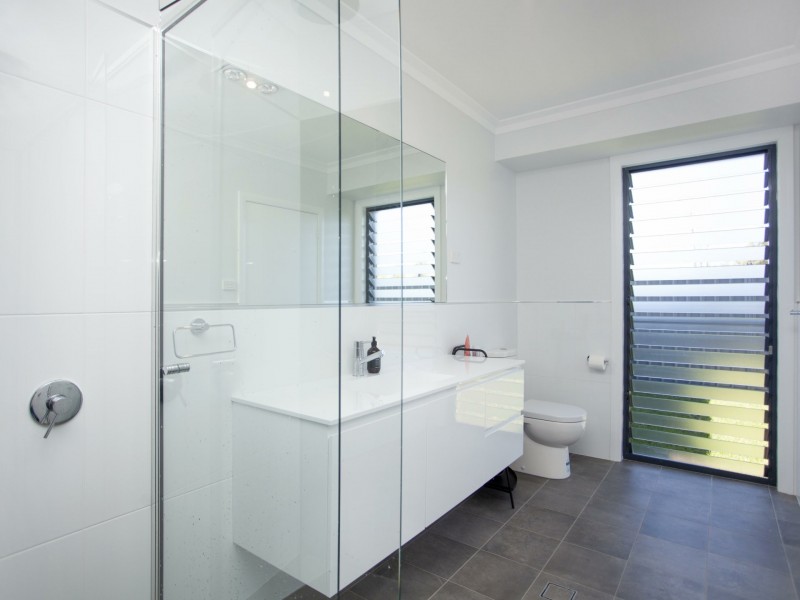 19 Tropicbird Crescent, Old Bar NSW 2430