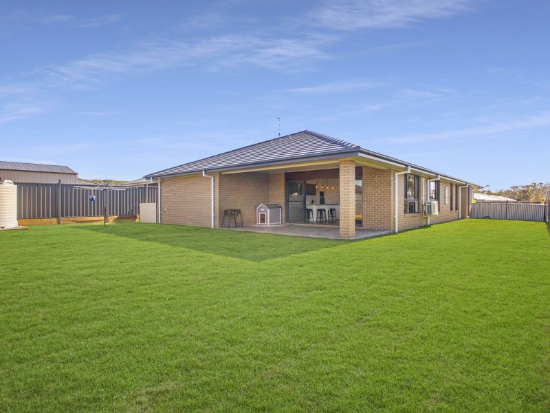 19 Tropicbird Crescent, Old Bar NSW 2430