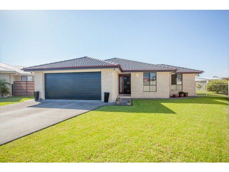 7 Curlew Place, Old Bar NSW 2430