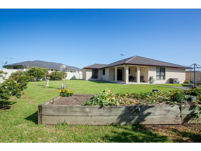 7 Curlew Place, Old Bar NSW 2430
