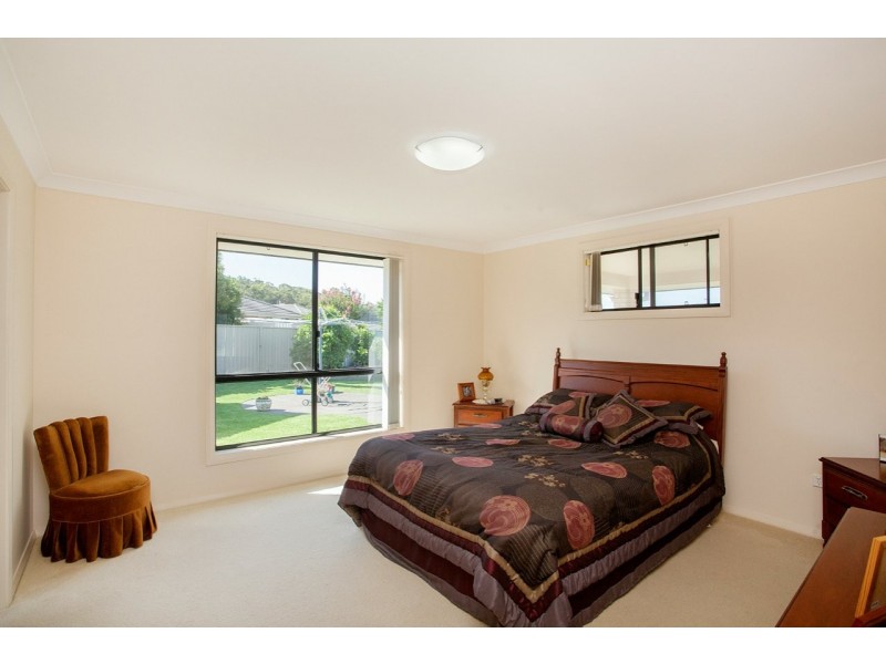 7 Curlew Place, Old Bar NSW 2430