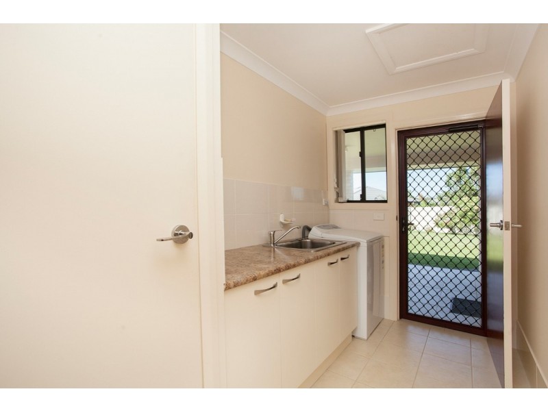 7 Curlew Place, Old Bar NSW 2430