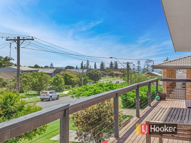 16 Old Bar Road, Old Bar NSW 2430