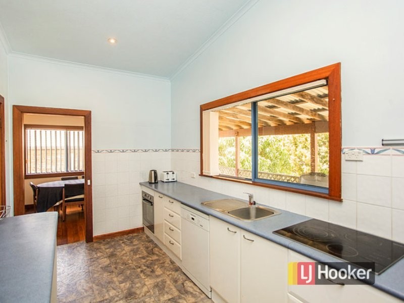 16 Old Bar Road, Old Bar NSW 2430