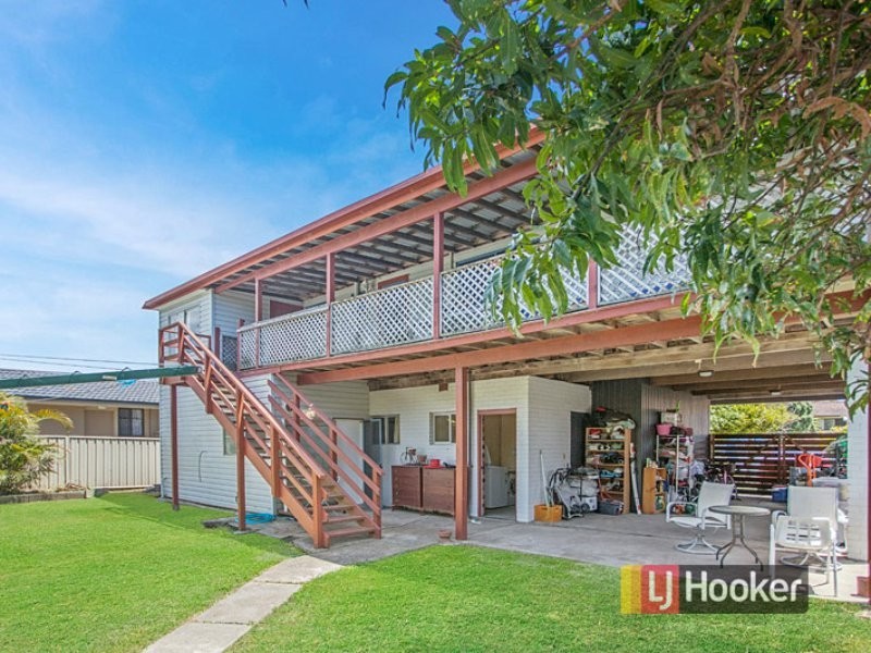 16 Old Bar Road, Old Bar NSW 2430