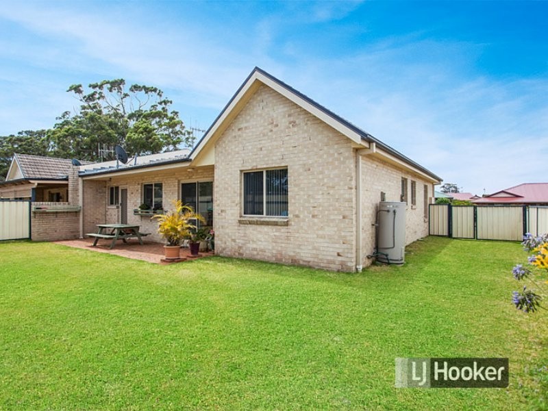 15 Berber Road, Old Bar NSW 2430