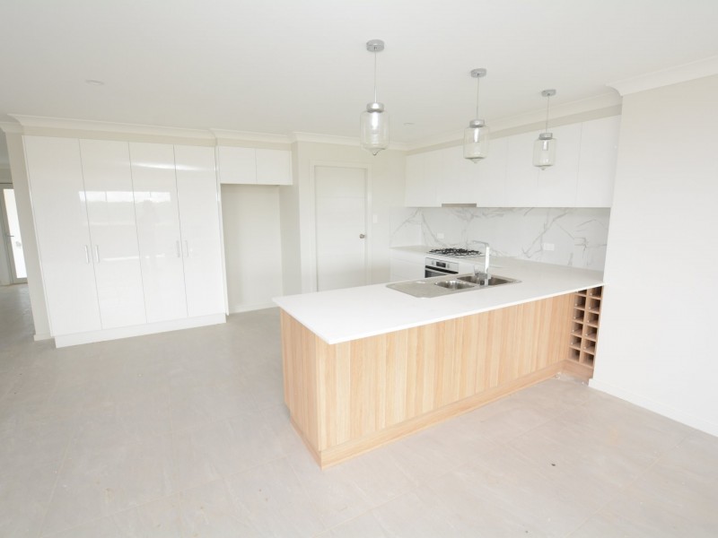 11 Ondaroo Crescent, Old Bar NSW 2430