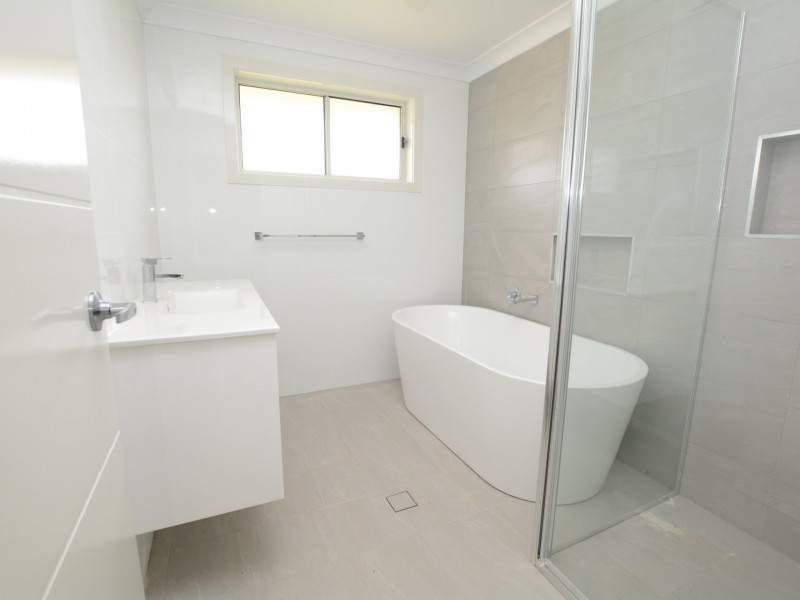11 Ondaroo Crescent, Old Bar NSW 2430