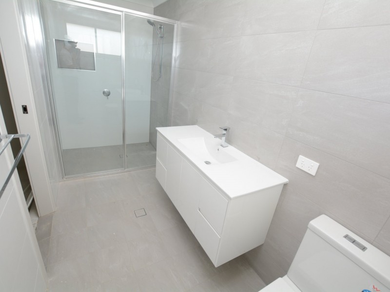 11 Ondaroo Crescent, Old Bar NSW 2430