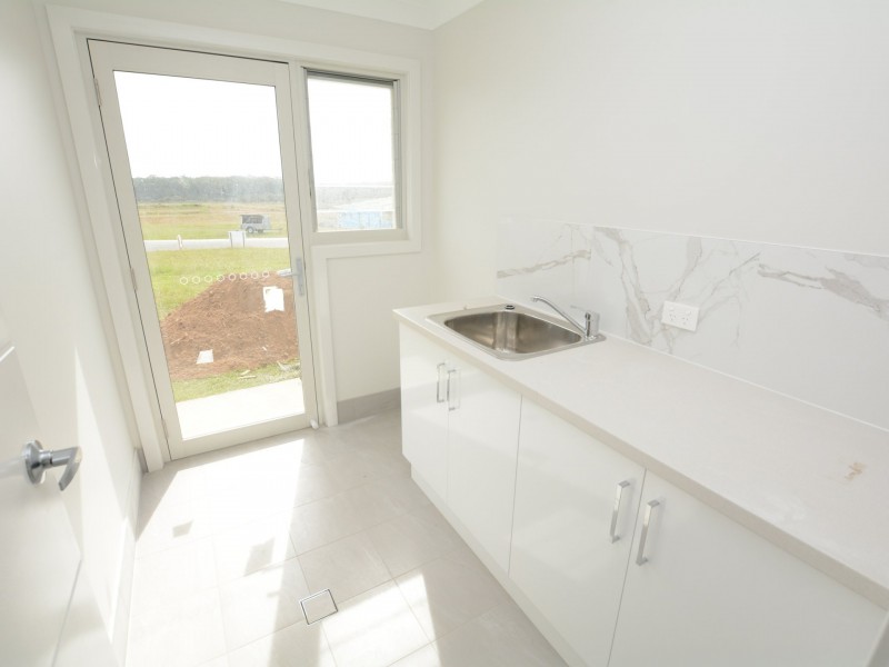 11 Ondaroo Crescent, Old Bar NSW 2430