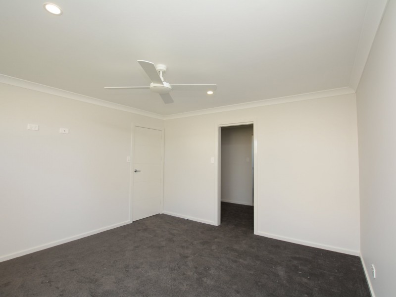 11 Ondaroo Crescent, Old Bar NSW 2430