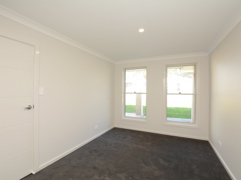 11 Ondaroo Crescent, Old Bar NSW 2430