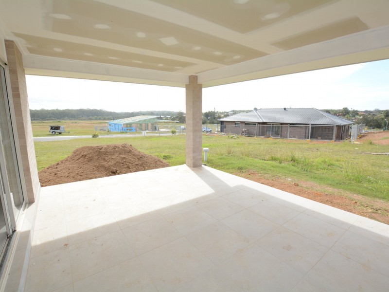 11 Ondaroo Crescent, Old Bar NSW 2430