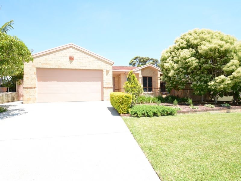 38 Mistral Place, Old Bar NSW 2430