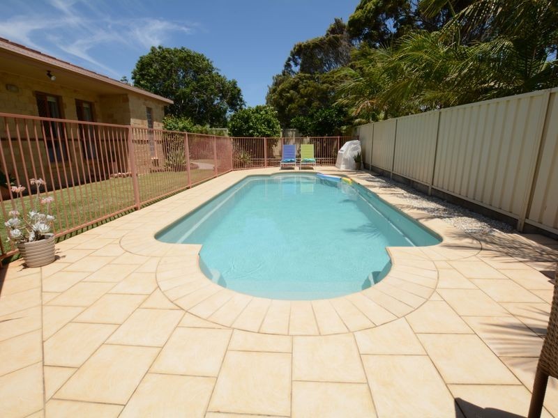 38 Mistral Place, Old Bar NSW 2430