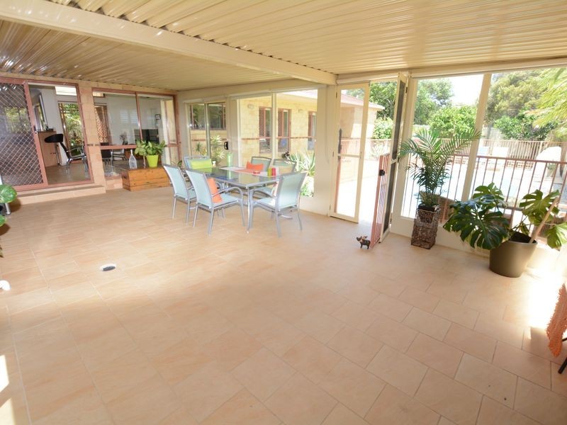 38 Mistral Place, Old Bar NSW 2430