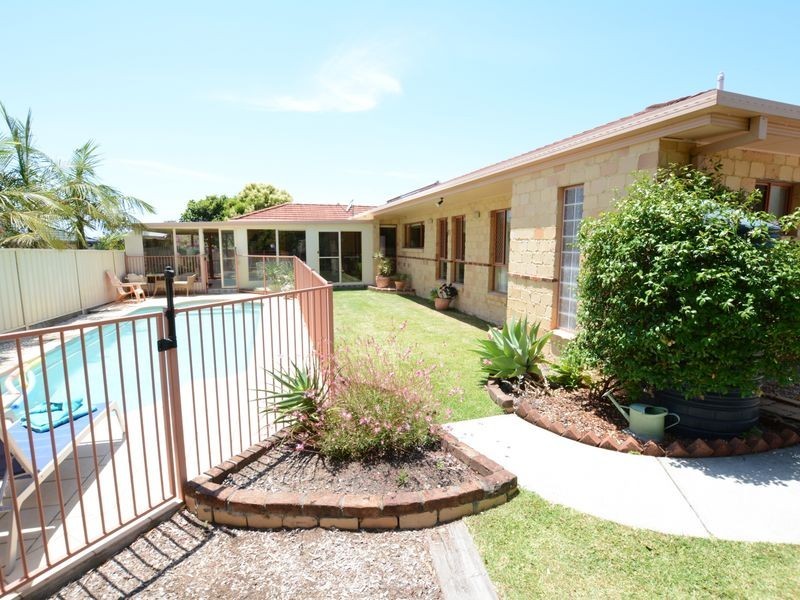 38 Mistral Place, Old Bar NSW 2430