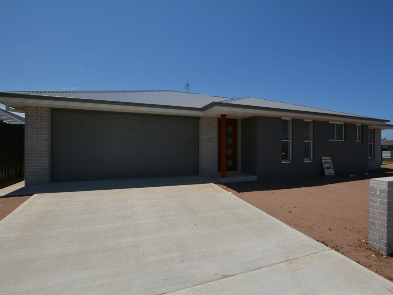 12 Mariner Avenue, Old Bar NSW 2430