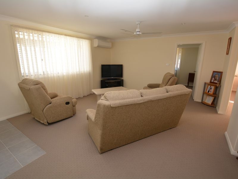 3B Albatross Way, Old Bar NSW 2430