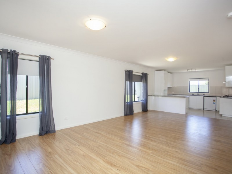 1a Noroy Place, Old Bar NSW 2430