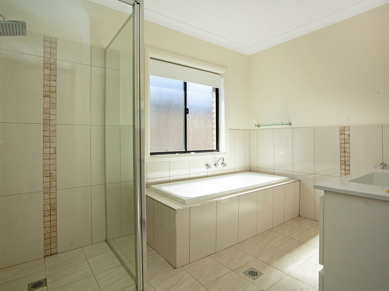 1b Noroy Place, Old Bar NSW 2430