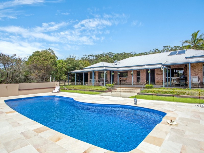 16 St Marks Lane, Mitchells Island NSW 2430