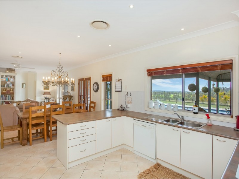 16 St Marks Lane, Mitchells Island NSW 2430
