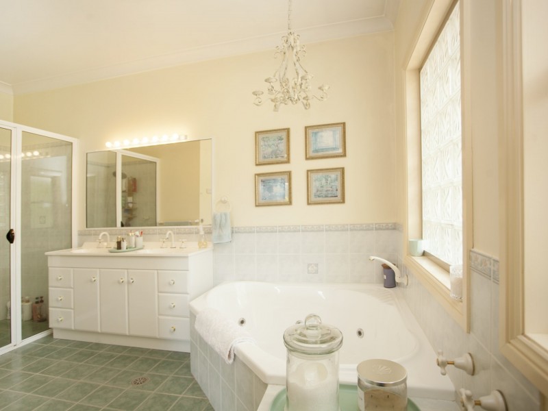 16 St Marks Lane, Mitchells Island NSW 2430