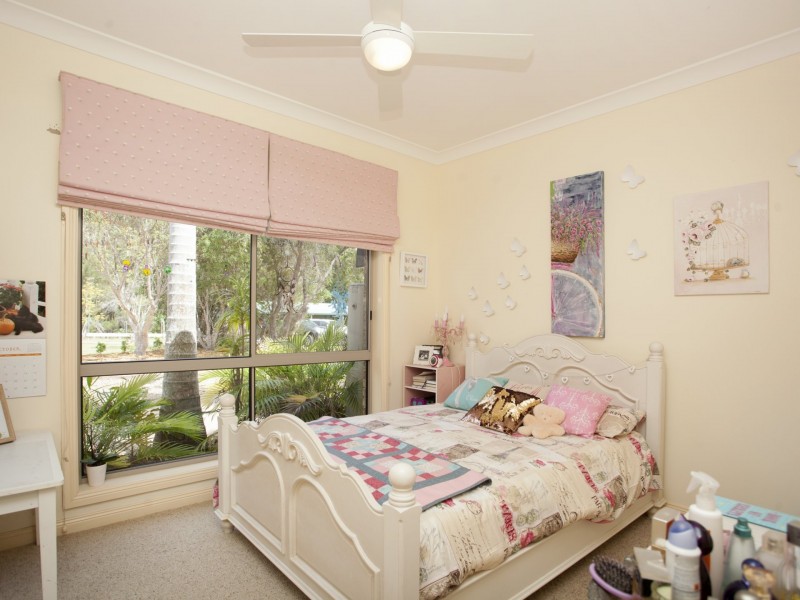 16 St Marks Lane, Mitchells Island NSW 2430