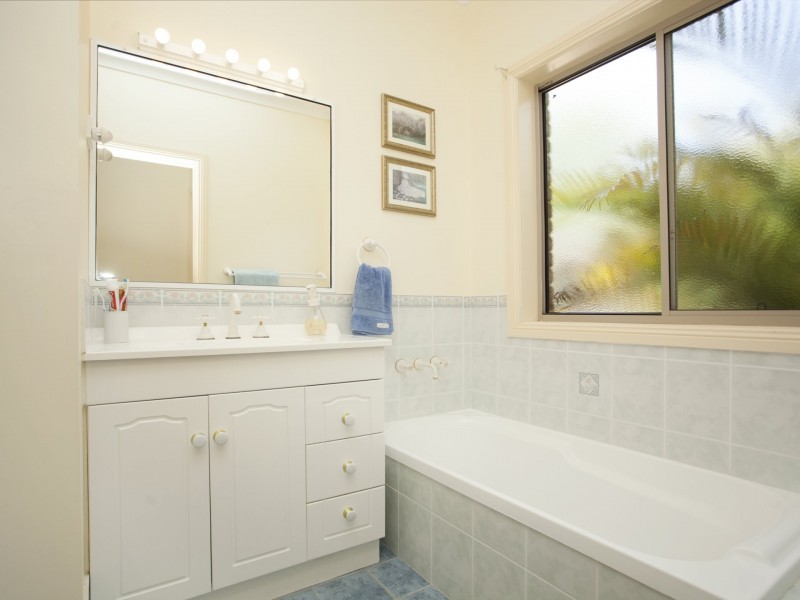 16 St Marks Lane, Mitchells Island NSW 2430