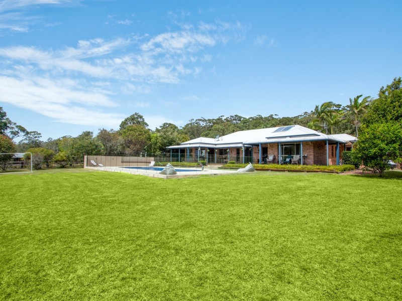 16 St Marks Lane, Mitchells Island NSW 2430
