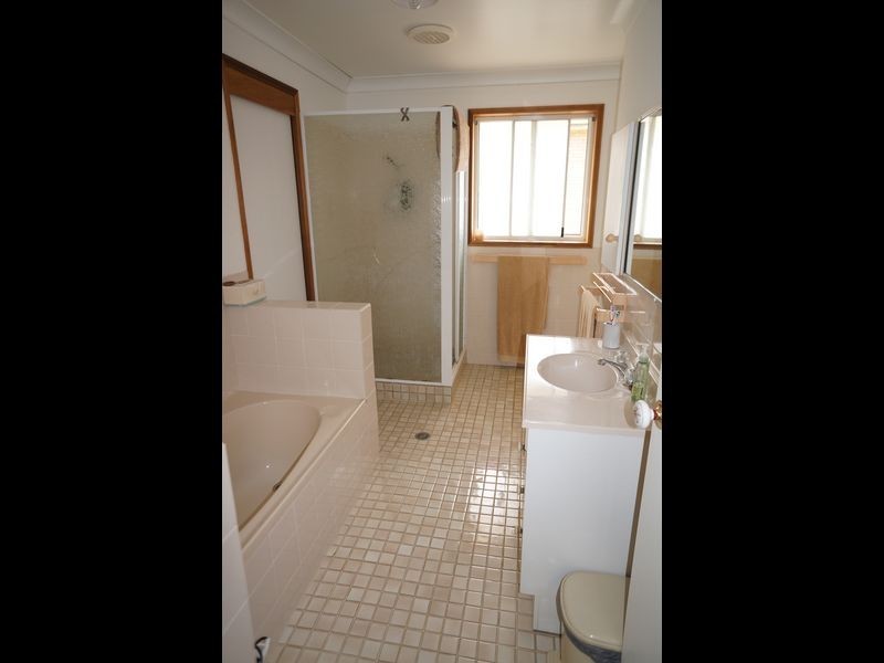 37 Molong Road, Old Bar NSW 2430