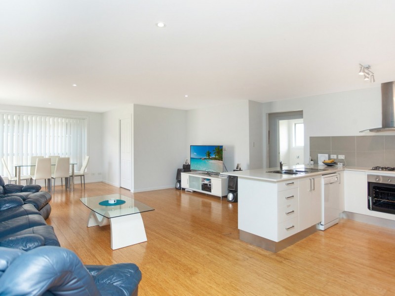 8 Bluehaven Drive, Old Bar NSW 2430