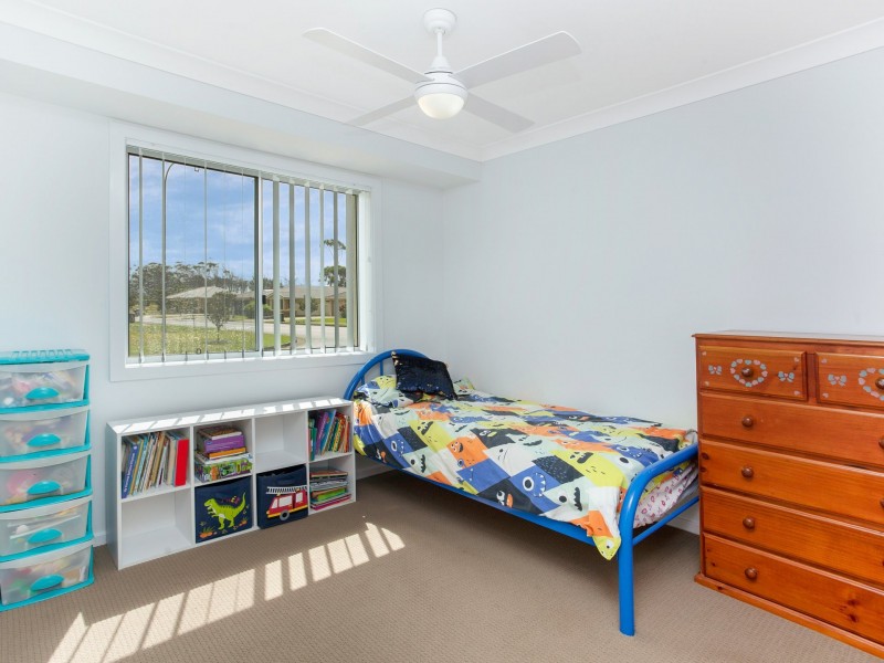 8 Bluehaven Drive, Old Bar NSW 2430