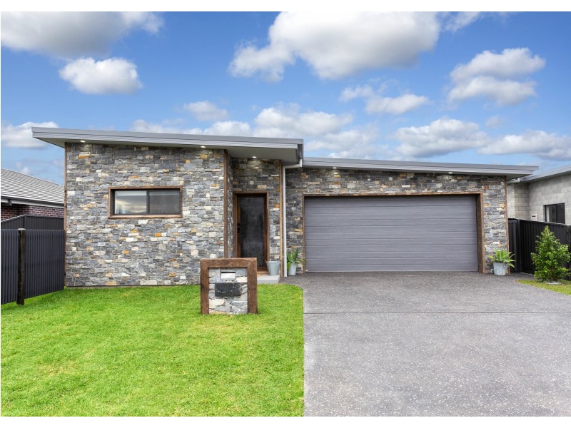 1/8 Tropicbird Crescent, Old Bar NSW 2430