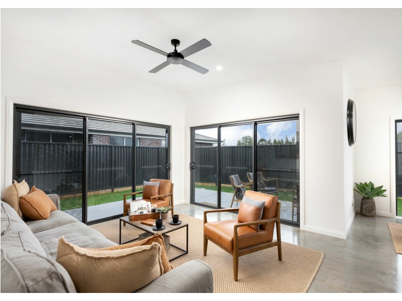1/8 Tropicbird Crescent, Old Bar NSW 2430
