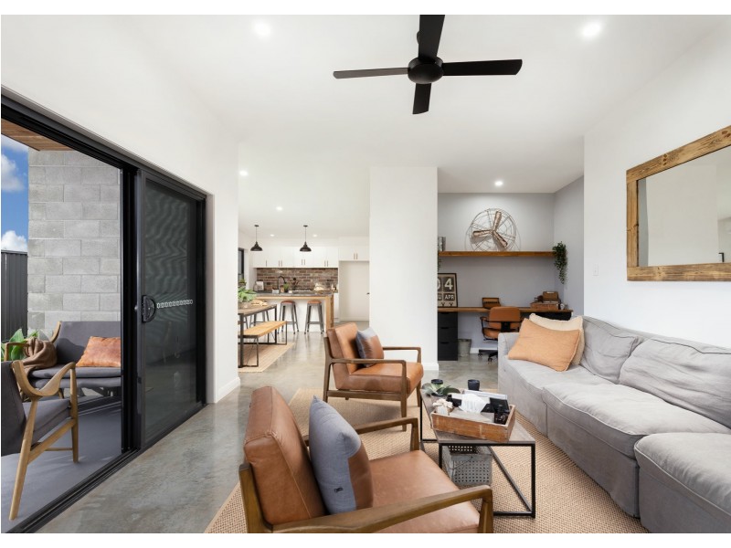 1/8 Tropicbird Crescent, Old Bar NSW 2430